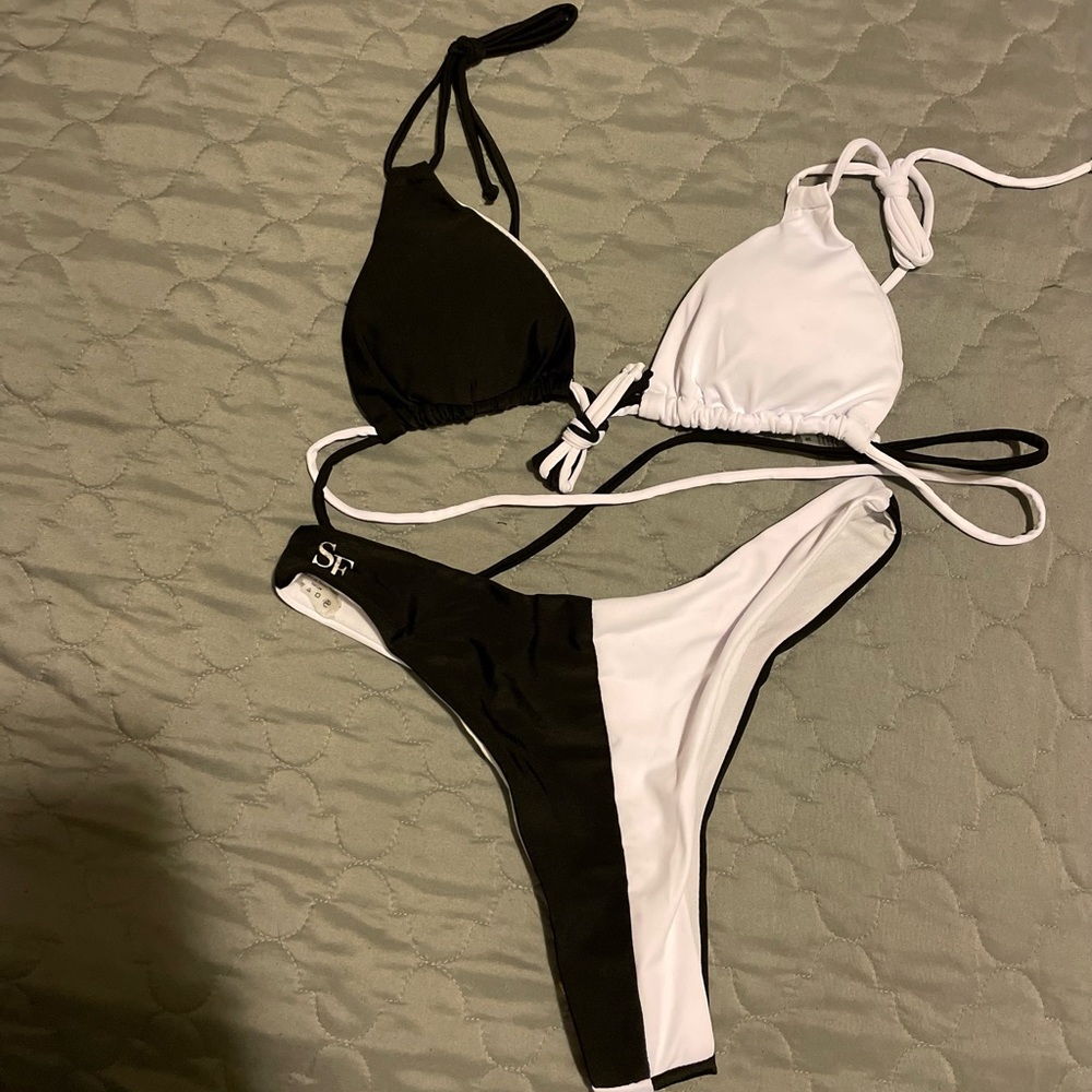 Bandeu- SANDFLAIR Black and White Color-block Bikini Set